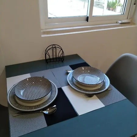 Tomarhousing - Garden Apartment *
