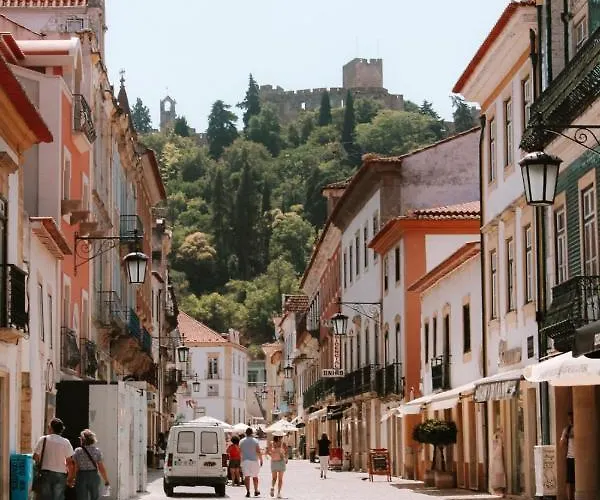 Tomarhousing - Garden Apartament *